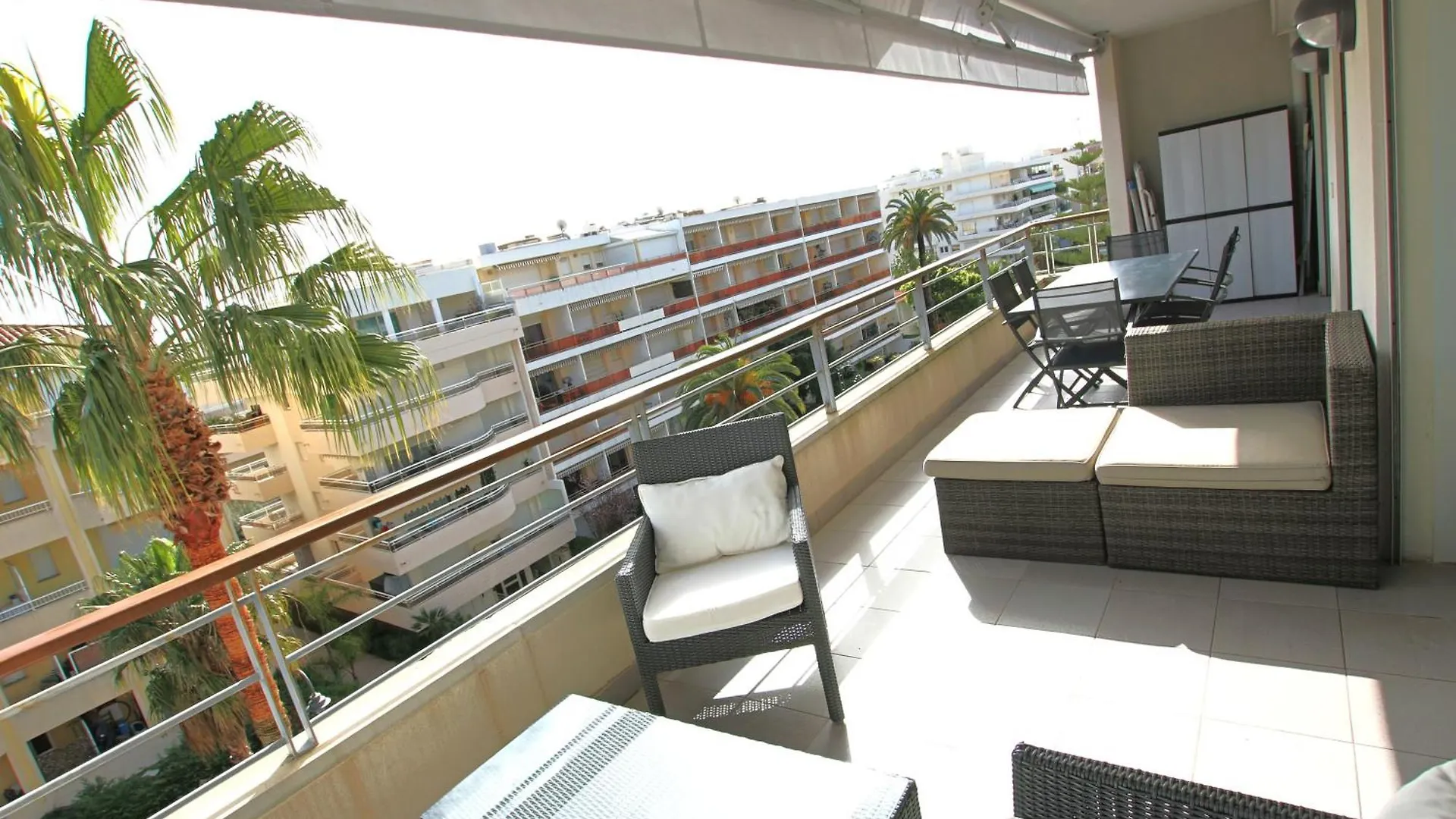 Fully Equipped Apartment With Large Terrace Lounge Area Cannes