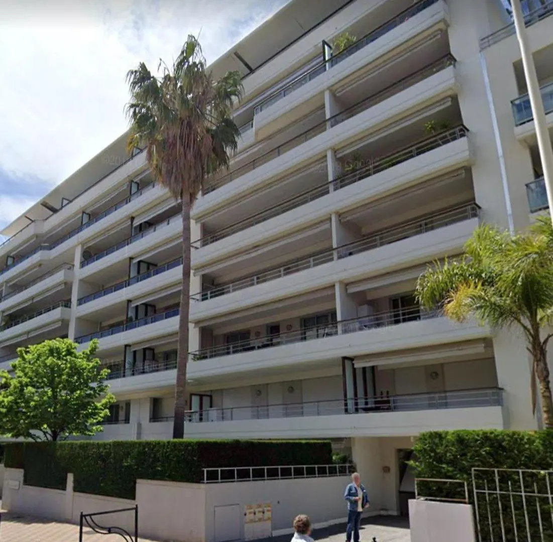Fully Equipped Apartment With Large Terrace Lounge Area Cannes