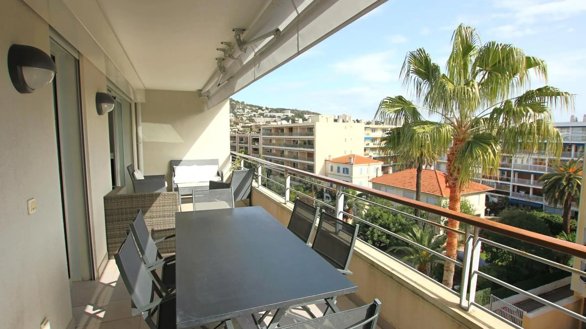 Fully Equipped Apartment With Large Terrace Lounge Area Cannes
