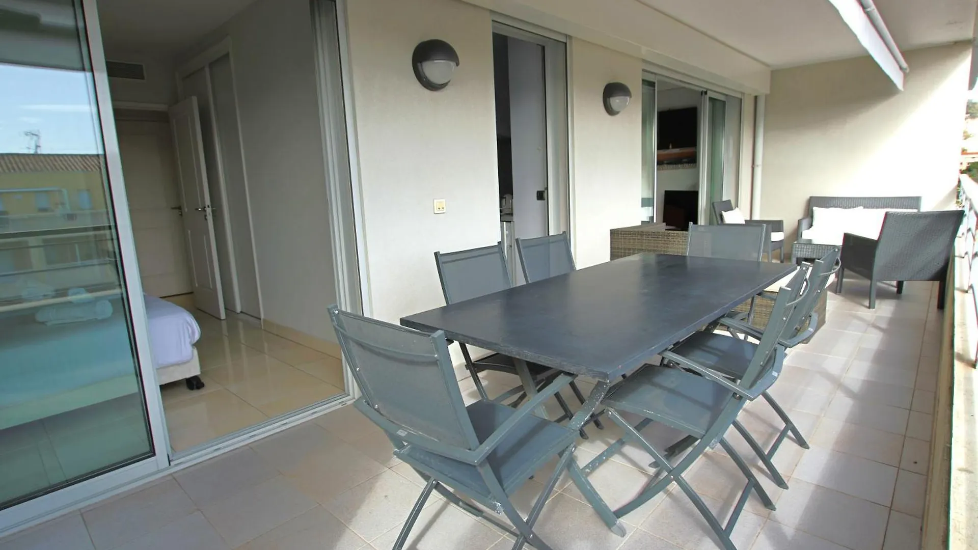 Fully Equipped Apartment With Large Terrace Lounge Area Cannes